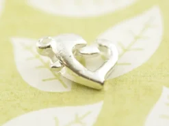 1 fermoir mousqueton en forme de coeur - couleur argent clair