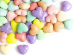 50 grosses perles en plastique - cœurs couleur pastel - 15x17 mm