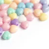 50 mini perles cœur en plastique - pastel - 7 mm