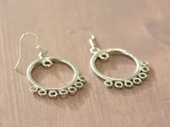 1 paire de boucles d'oreilles à anneaux intercalaires - argenté
