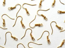 10 paires de boucles d'oreilles dorées