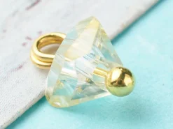 10 pendentifs en verre irisé - forme triangulaire - tons crèmes - 8 x 6 mm