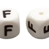 1 perle carré 12 mm en silicone - Lettre F