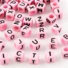 200 perles carrées en plastique - lettres alphabet - rose et noir