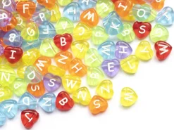 200 perles cœur en plastique - lettres alphabet - 11 mm