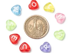 200 perles cœur en plastique - lettres alphabet - 11 mm