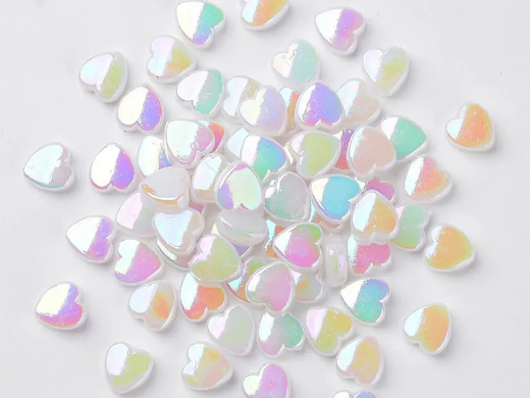 50 perles en plastique - cœurs nacrés - 8 mm