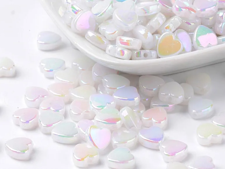 50 perles en plastique - cœurs nacrés - 8 mm