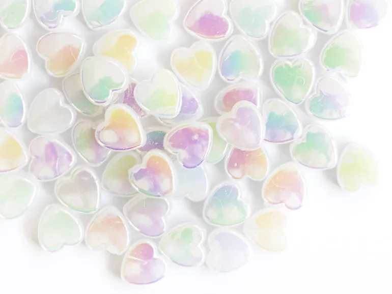 50 perles en plastique - cœurs nacrés - 8 mm