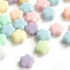 50 perles en plastique - fleurs simples pastelles - 9 mm