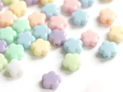 50 perles en plastique - fleurs simples pastelles - 9 mm