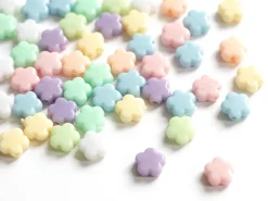 50 perles en plastique - fleurs simples pastelles - 9 mm