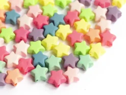 50 perles en plastique - étoiles - multicolore fluorescent - 11 mm