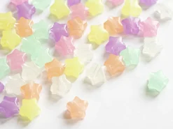 50 perles en plastique - étoiles - phosphorescent / brille dans le noir