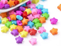 50 perles en plastique - étoiles couleur vive - 12 mm