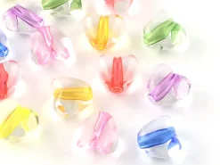 50 perles en plastique coeur - inclusion multicolore - 10 mm
