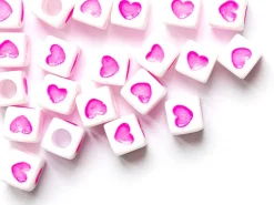 20 perles en plastique cubes symbole coeur - rose flashy - 7 mm
