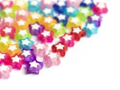 50 perles en plastique étoiles - transparent et blanc - 9x10 mm