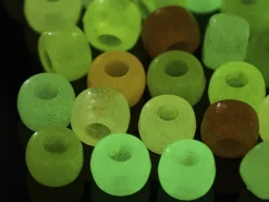 100 perles en plastiques basiques pour enfants - couleurs phosphorescentes et transclucides - 9x6 mm
