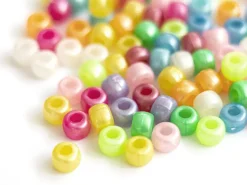 100 perles en plastiques basiques pour enfants - couleurs nacrées - 9x6 mm