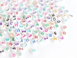 200 perles lettres alphabet rondes multicolores