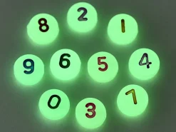 200 perles rondes en plastique - chiffres et numéros - phosphorescent et multicolore - 7 mm
