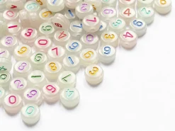 200 perles rondes en plastique - chiffres et numéros - phosphorescent et multicolore - 7 mm