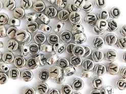 200 perles rondes en plastique - lettres alphabet - argenté et noir