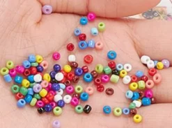 Boite de 15 couleurs de perles de rocailles - taille 8/0 soit 3 mm de diam env.