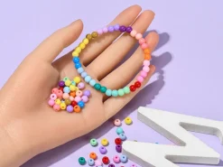 Boîte de 1500 perles - 18 couleurs de perles opaques en plastique - 6 x 5 mm