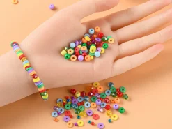 Boîte de 4300 perles variées : rocailles, plastique, heishi - 6 couleurs