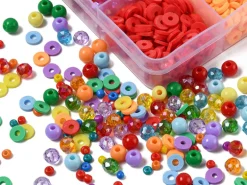 Boîte de 4300 perles variées : rocailles, plastique, heishi - 6 couleurs