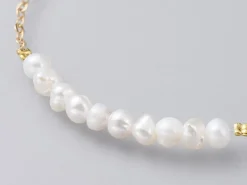 Bracelet avec véritables perles de culture et chaine doré à l'or fin 18K