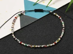 Bracelet fin en perles de verre - multicolore - taille ajustable