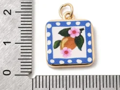 Breloque carrée citron fleuri imprimée - laiton doré