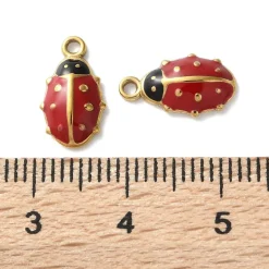 Breloque coccinelle émaillée en acier inoxydable 304 doré à l’or fin