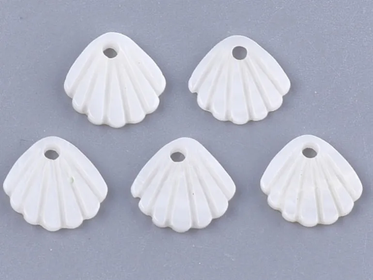 Breloque coquillage en nacre
