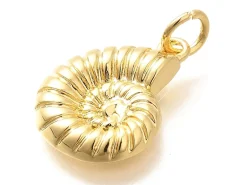 Breloque coquillage orné de strass en laiton doré à l’or fin