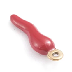 Breloque corne italienne en émail rouge foncé sur acier inoxydable 304 plaqué or