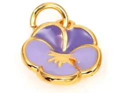 Breloque fleur émaillée lilas en laiton doré à l’or fin