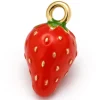 Breloque fraise émaillée en laiton doré à l’or fin