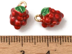 Breloque grappe de framboises émaillée en laiton plaqué or 18K