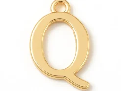 Breloque lettre Q en laiton plaqué or 18 K