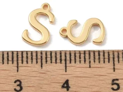 Breloque lettre S en laiton plaqué or 18 K