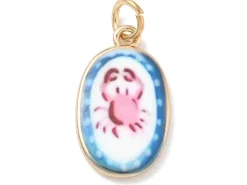 Breloque ovale motif crabe imprimée - laiton doré