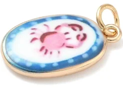 Breloque ovale motif crabe imprimée - laiton doré