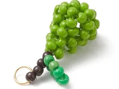 Breloque poire verte en perles de verre