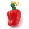 Breloque poivron émaillé en laiton doré à l’or fin (vert, rouge ou jaune aléatoire)