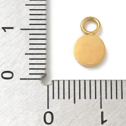 Breloque visage souriant en émail cerise sur acier inoxydable 304 plaqué or 14K