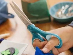 Ciseaux collège Fiskars 18 cm bleu pailleté